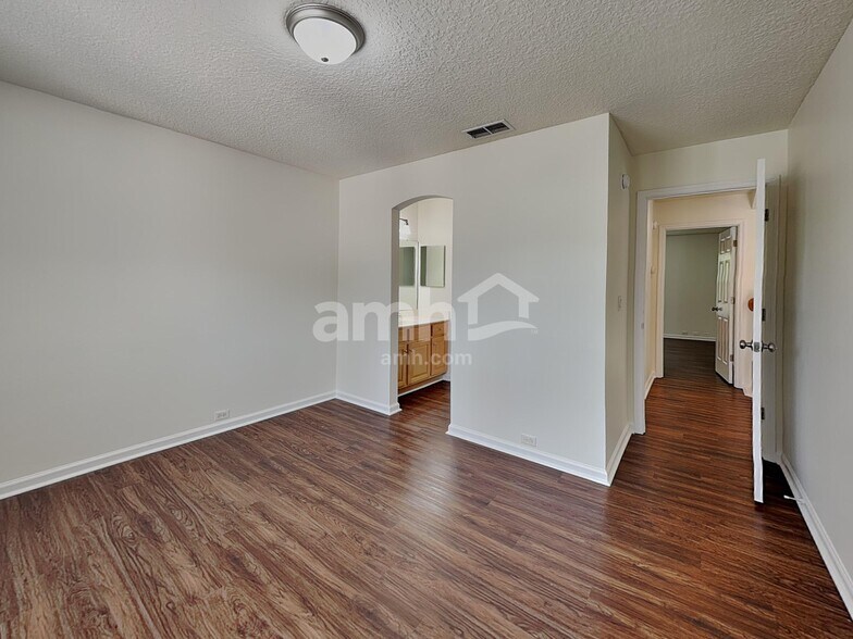 Building Photo - 240 Sweetbrier Branch Ln