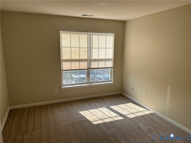 Building Photo - 1307 Village Views Dr