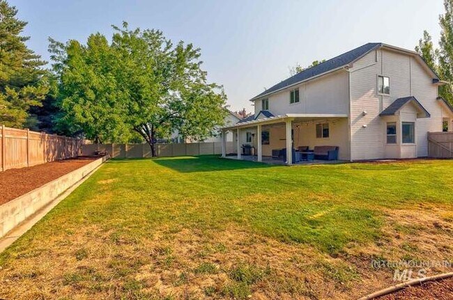 Building Photo - 6145 N Bellecreek Ave