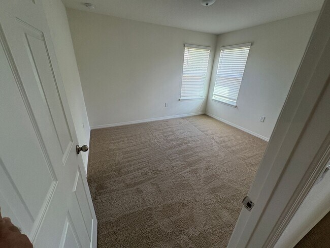 Building Photo - 5 bedroom 3.5 Bath House on Oakland Trails, Easy Turnpike Access No Rear Neighbors