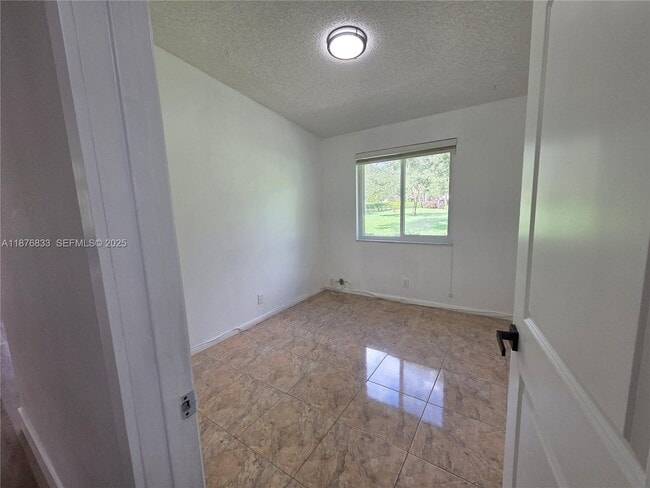 Building Photo - 15798 Woodgate Ct