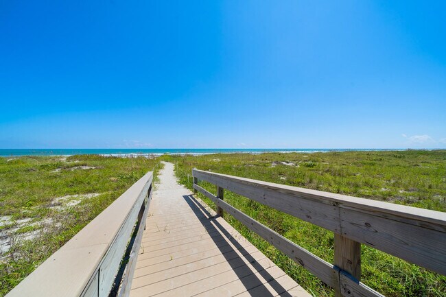 Building Photo - 10 Sunflower St