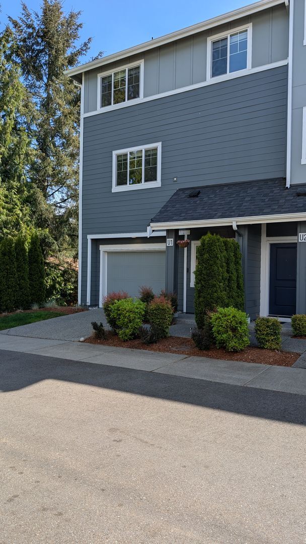 Building Photo - Mill  Creek 3 bedroom Townhome