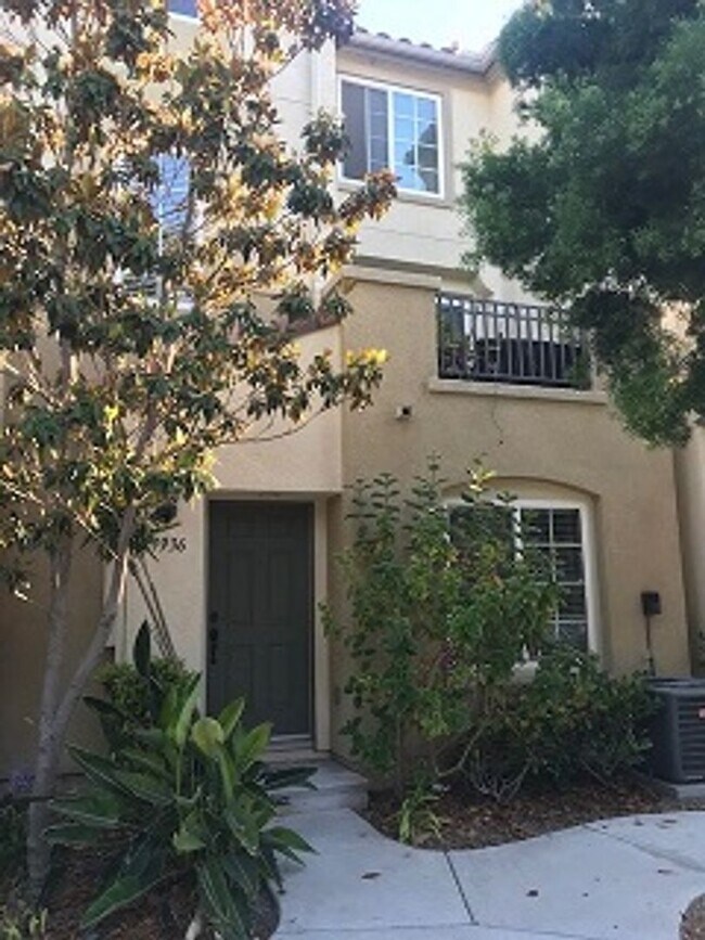 Building Photo - Lovely Otay Ranch townhome