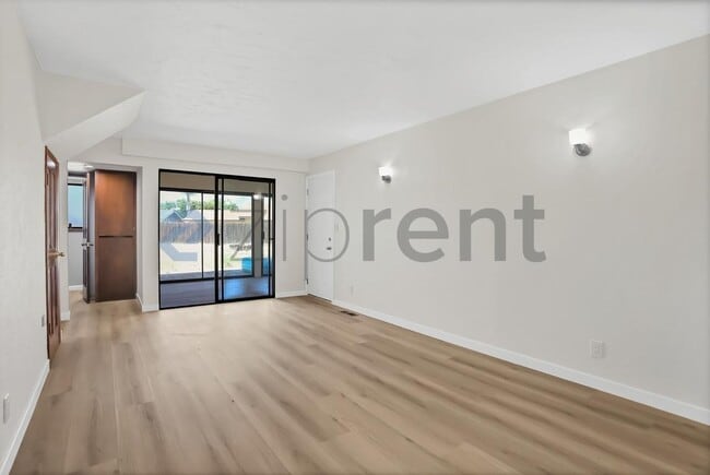 Building Photo - Unit