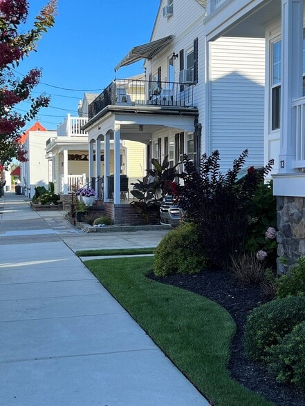 Front - 11 S Gladstone Ave