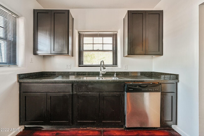 Building Photo - 3949 E Earll Dr