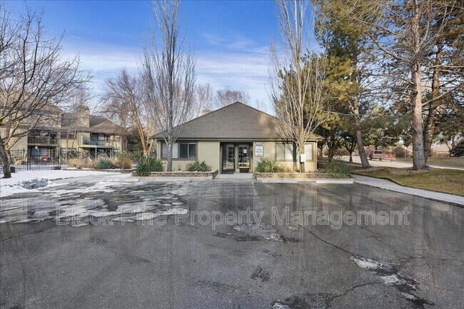 Building Photo - 3675 S Gekeler Ln