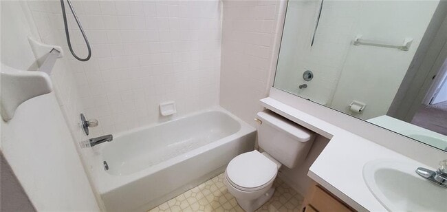 Building Photo - 14388 Island Cove Dr