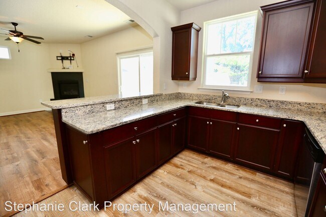 Building Photo - 4 br, 3.5 bath House - 5452 Carbon Court