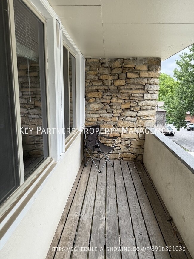 Building Photo - 8833 Glenwood Ct