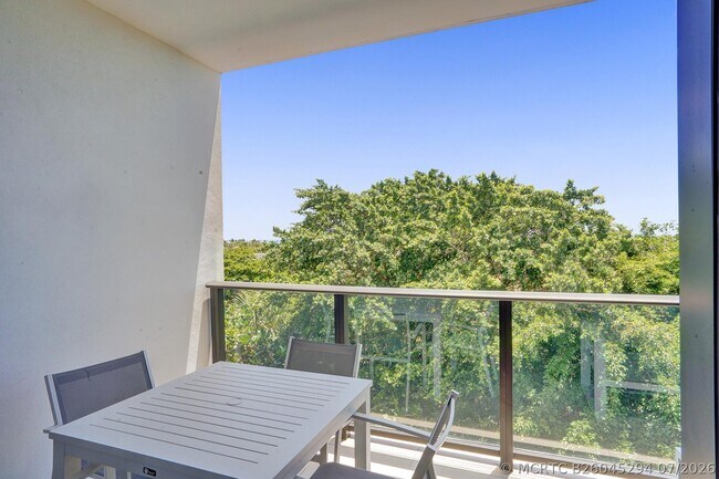 Building Photo - 3040 N Ocean Blvd