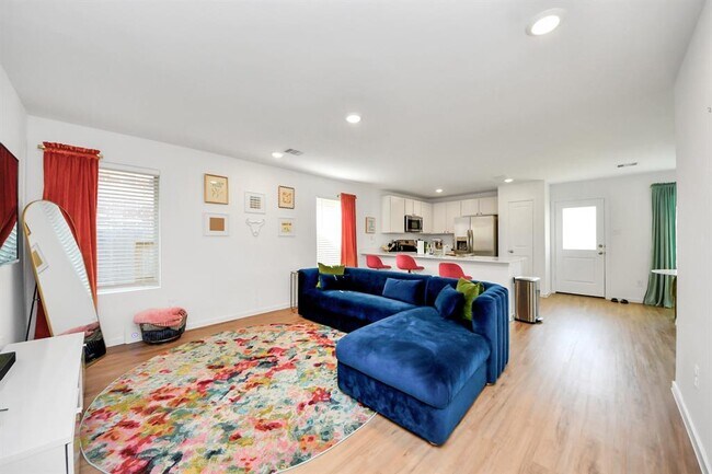 Building Photo - 21641 Balzola Ln