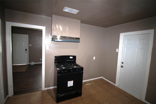 Building Photo - 3130 S Llewellyn Ave