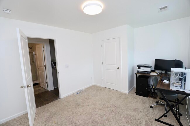 Building Photo - 2037 Elmridge Rd