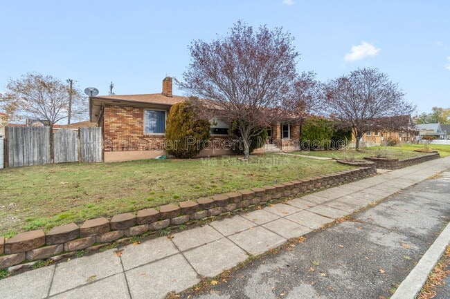 Building Photo - 11 E Rich Ave