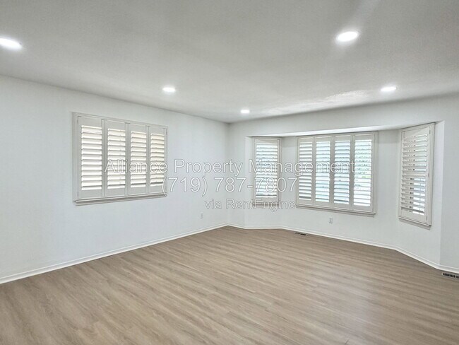 Building Photo - 1755 Smoke Ridge Dr
