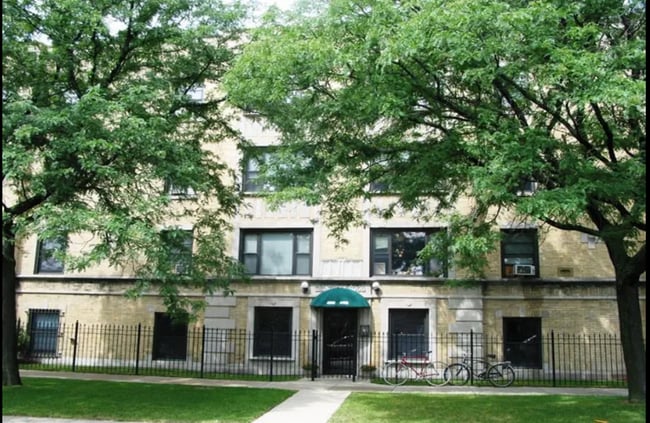 Building Photo - 1907 W Wilson Ave