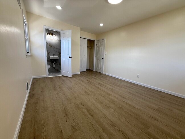 Building Photo - 588 Avenue A