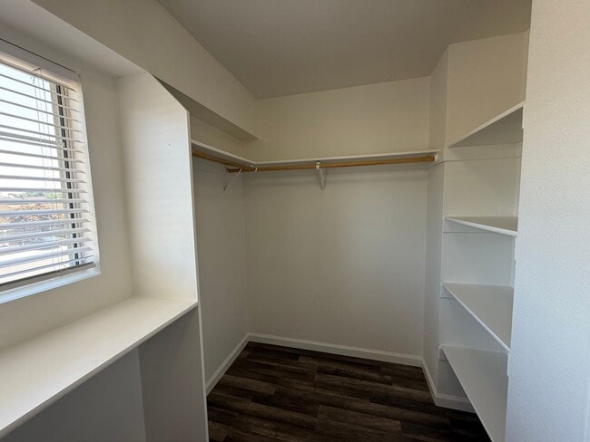 Building Photo - 4-bedroom two story home in Sylvan School ...