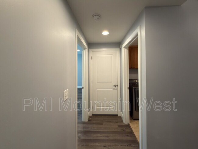 Building Photo - 88 S 900 E