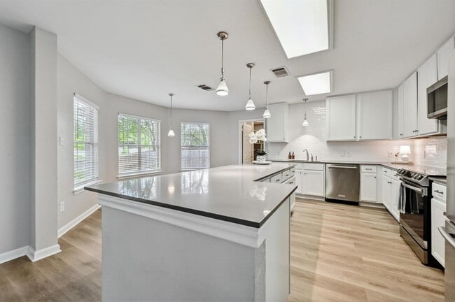 Building Photo - 8139 Evadean Cir