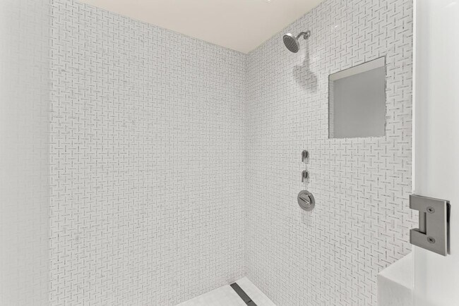 Building Photo - 6587 N Palmeraie Blvd