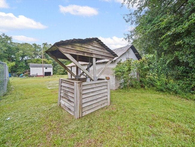 Building Photo - 4 Bedroom/2 Bath Home for Rent