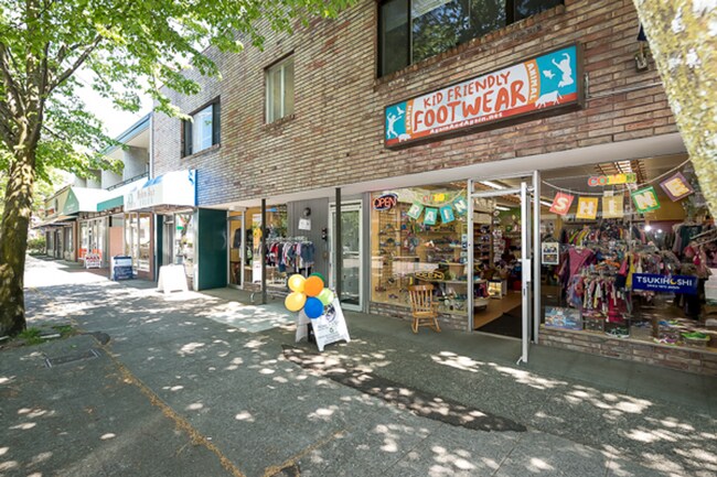 Building Photo - Skylark Apartments