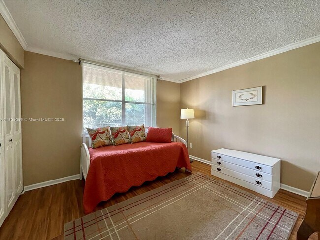 Building Photo - 7340 Lake Cir Dr