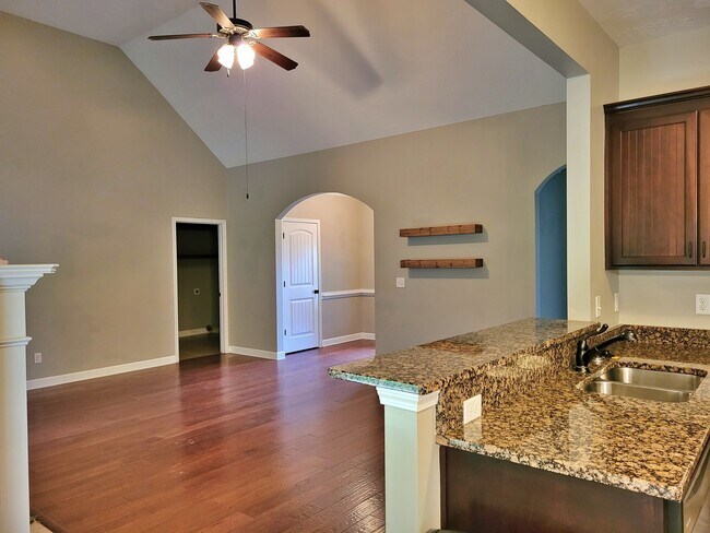 Building Photo - 853 Tyler Woods Dr