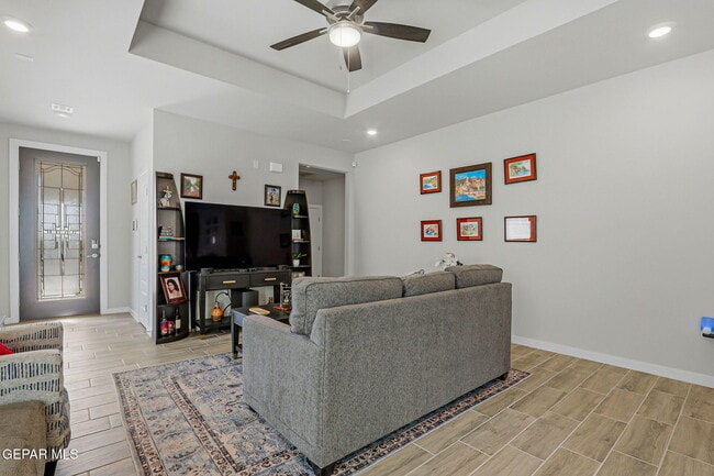 Building Photo - 51049 Fox Trl Ave