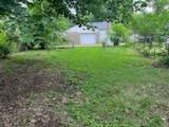 Building Photo - 2BR/1BA House recently renovated-** Specia...
