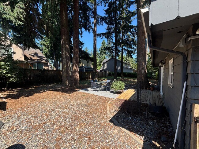 Building Photo - Newly Remodeled Home With Large Fenced Yar...