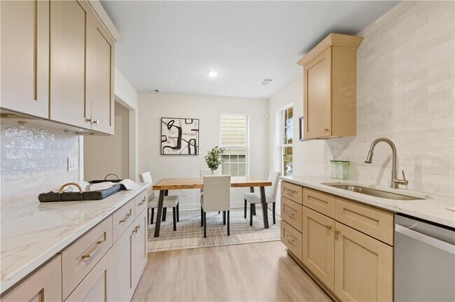 Building Photo - 180 Summit Ave SE