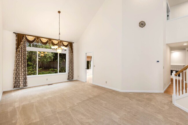 Building Photo - Updated Issaquah Home in Klahanie Neighborhood