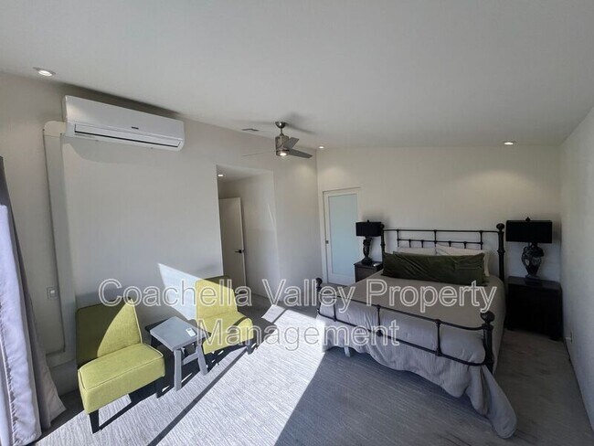 Building Photo - 287 S Civic Dr