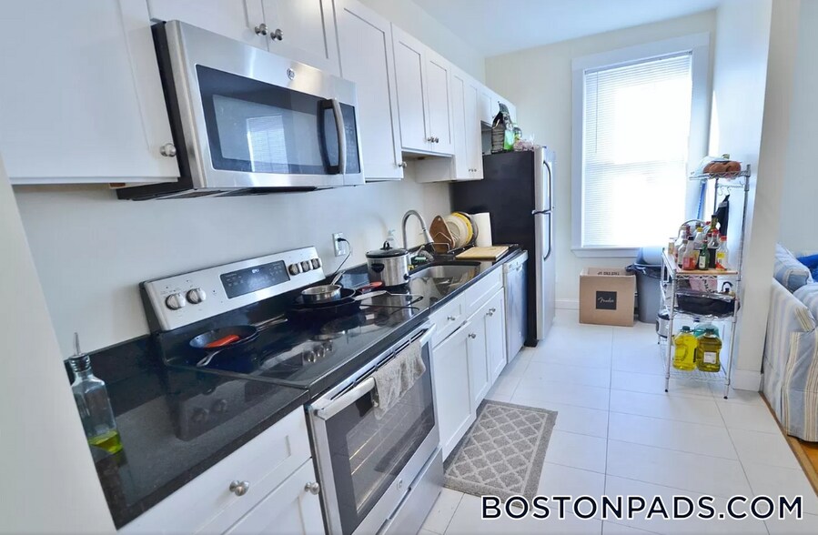 Building Photo - 35 Brookline St