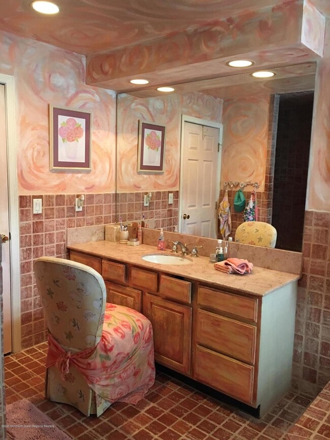 Building Photo - 2215 Old Mill Rd