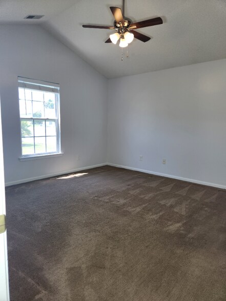 Building Photo - 505 White Hawk Ct