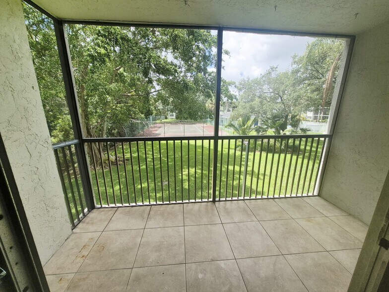 Building Photo - 5080 SW 64th Ave