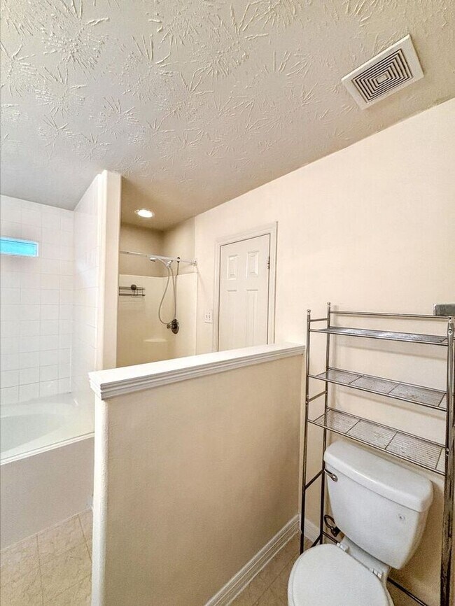 Building Photo - 4710 Kiowa Cir