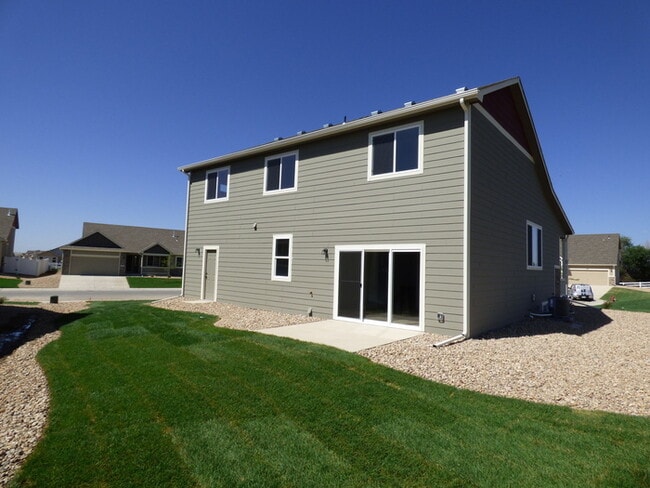 Building Photo - 4 Bed / 2.5 Bath Home in Windsor!