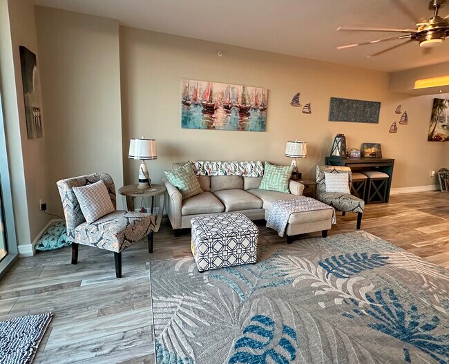 Building Photo - 3000 Oasis Grand Blvd