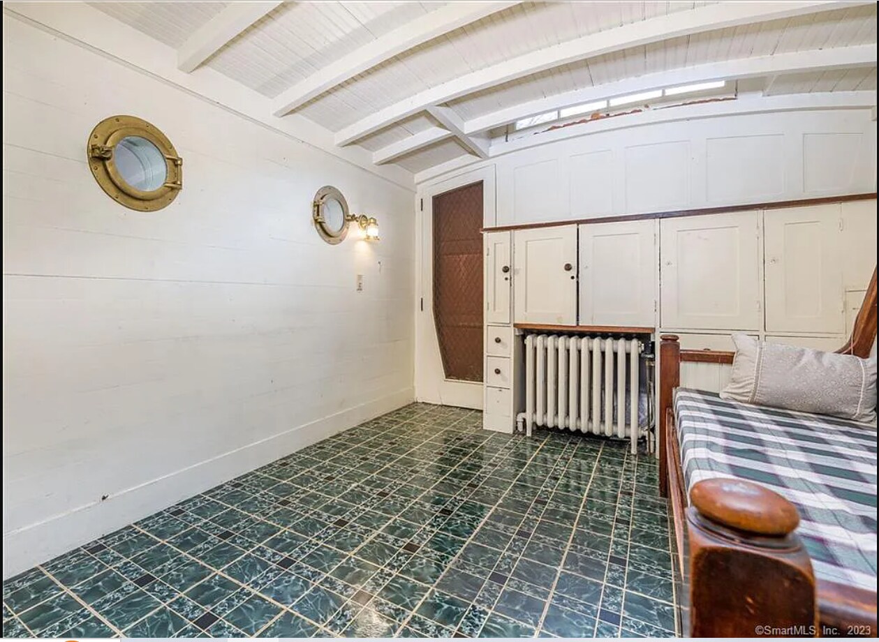boat room - 30 Terry Rd