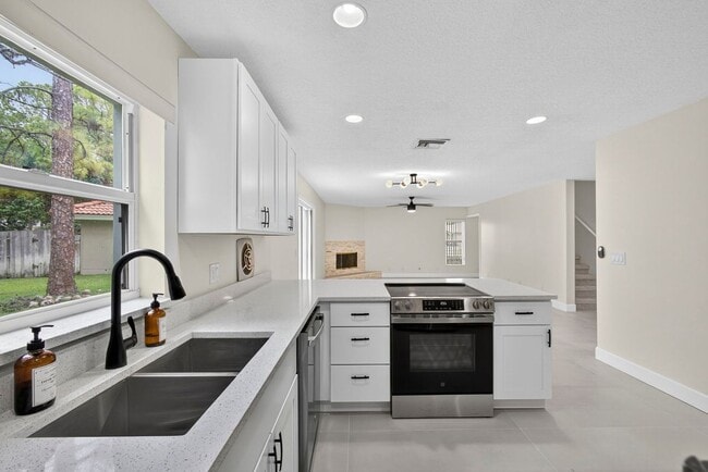 Building Photo - 1135 Staghorn St