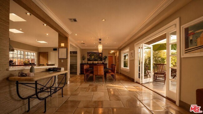 Building Photo - 8740 St Ives Dr