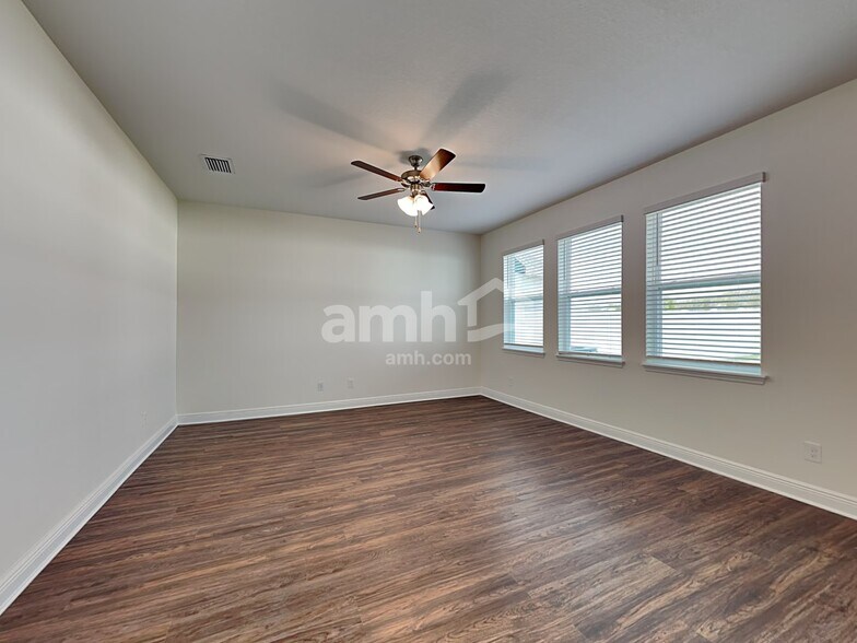 Building Photo - 820 Stairway Ln