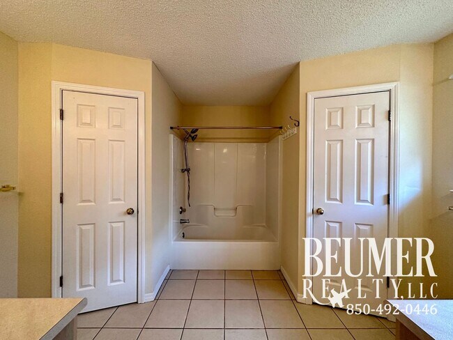 Building Photo - Beautiful 3Bed/2Bath Home Close to Correy Station