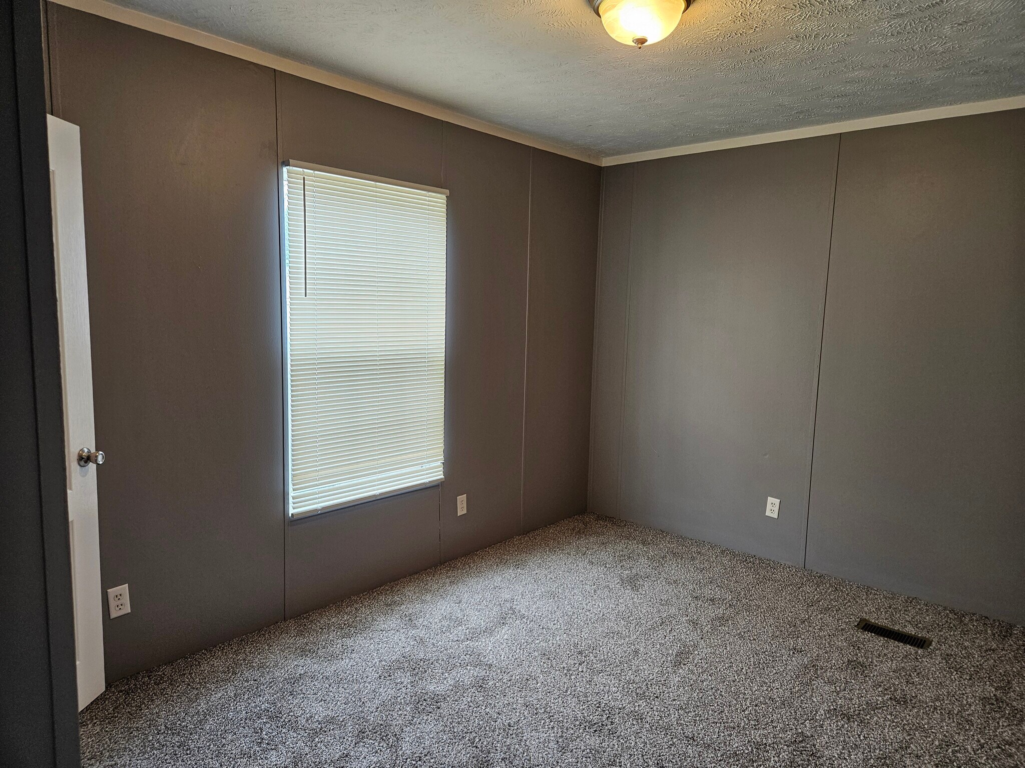 Building Photo - 94 Lynnwood Cir